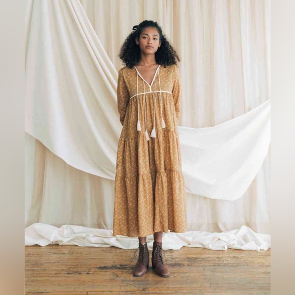 The Paloma Dress XS in Biscotti Cosmos Floral - Picture 2 of 9